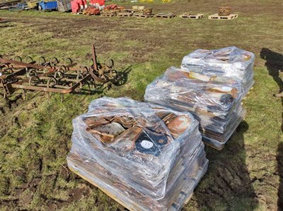 Lot 218 - 3x Pallets of Roofing Tiles