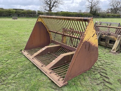 Lot 277 - Hydraulic Sugar Beet Bucket on Volvo