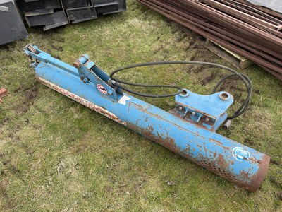 Lot 279 - Hydraulic Postpuncher to Fit Digger