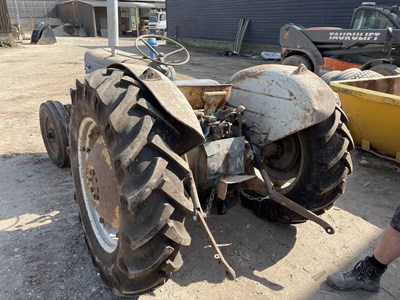 Lot 207 - Fordson Super Dexter Tractor. No V5