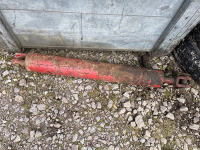 Lot 226b - Hydraulic Ram