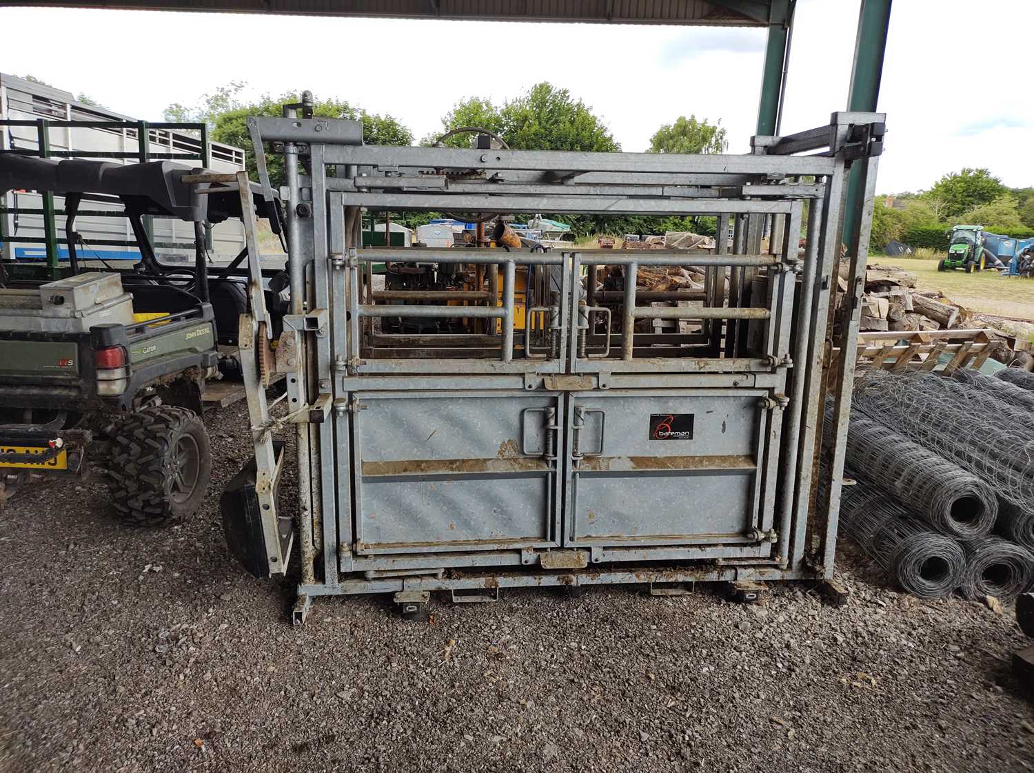 Lot 60 - Bateman SuperScoop MKII Cattle Crush with Weigher