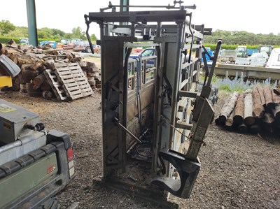 Lot 60 - Bateman SuperScoop MKII Cattle Crush with Weigher