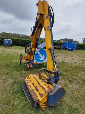 Lot 174 - Bomford Buzzard 8m Flail (2009) (sluice for...